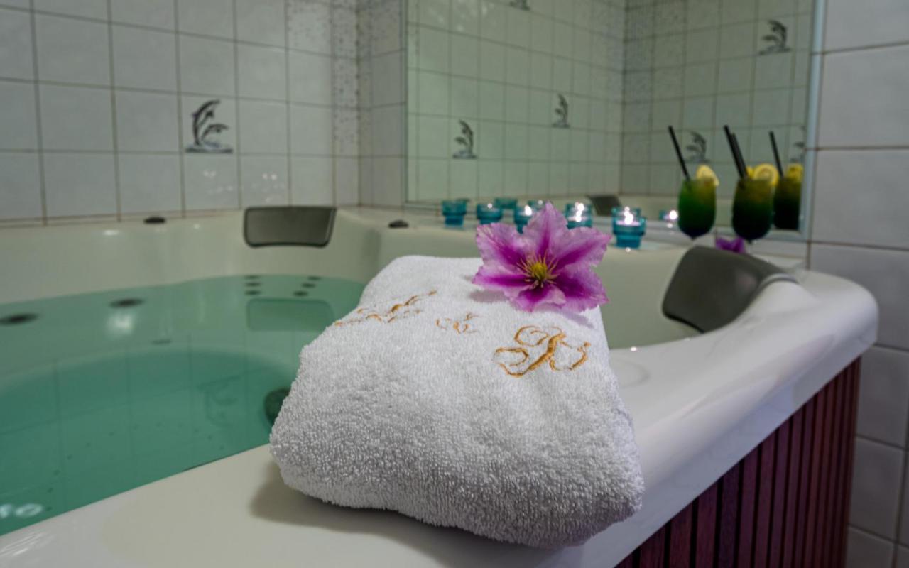 L&B Spa คาร์ปัตซ์ ภายนอก รูปภาพ